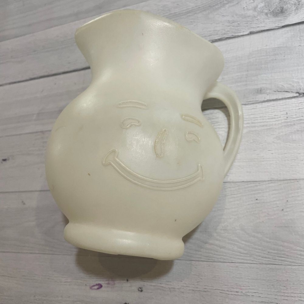 Vintage Kool-Aid Man White Plastic 2-Quart‎ Pitcher